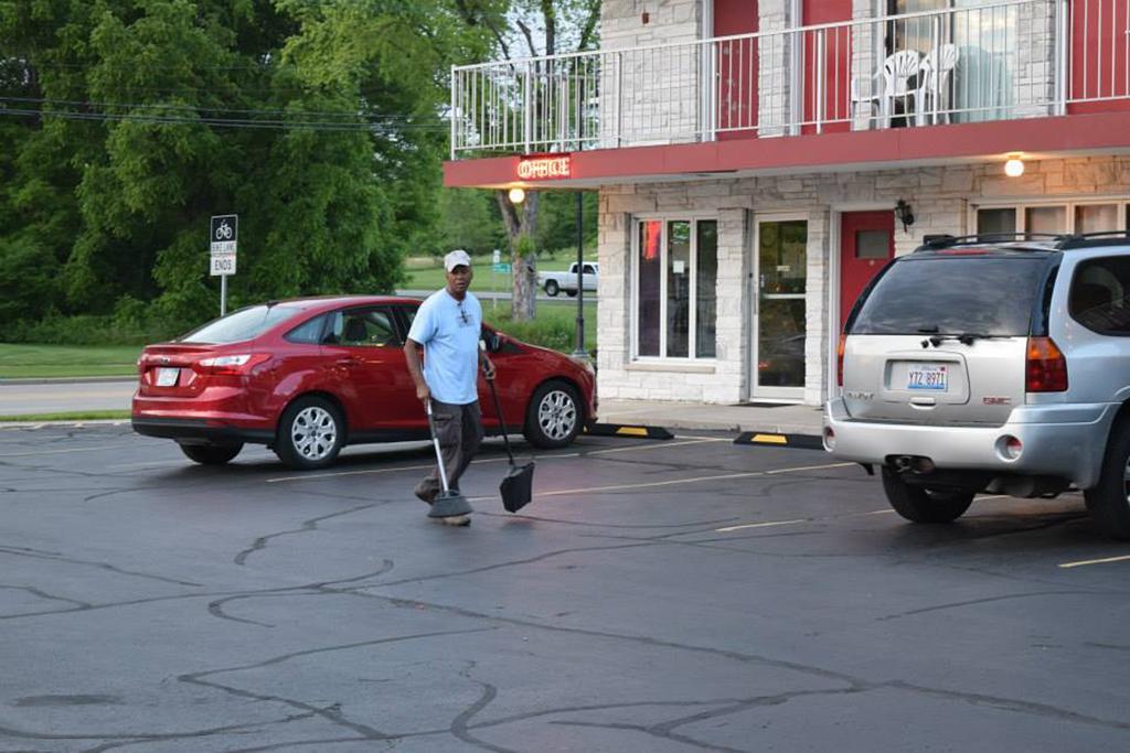 Trails End Motel Wisconsin Dells Exterior photo